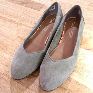 TOMS Women's 7.5 Flat Shoe - Julie Desert Suede in Taupe, Pointed toe